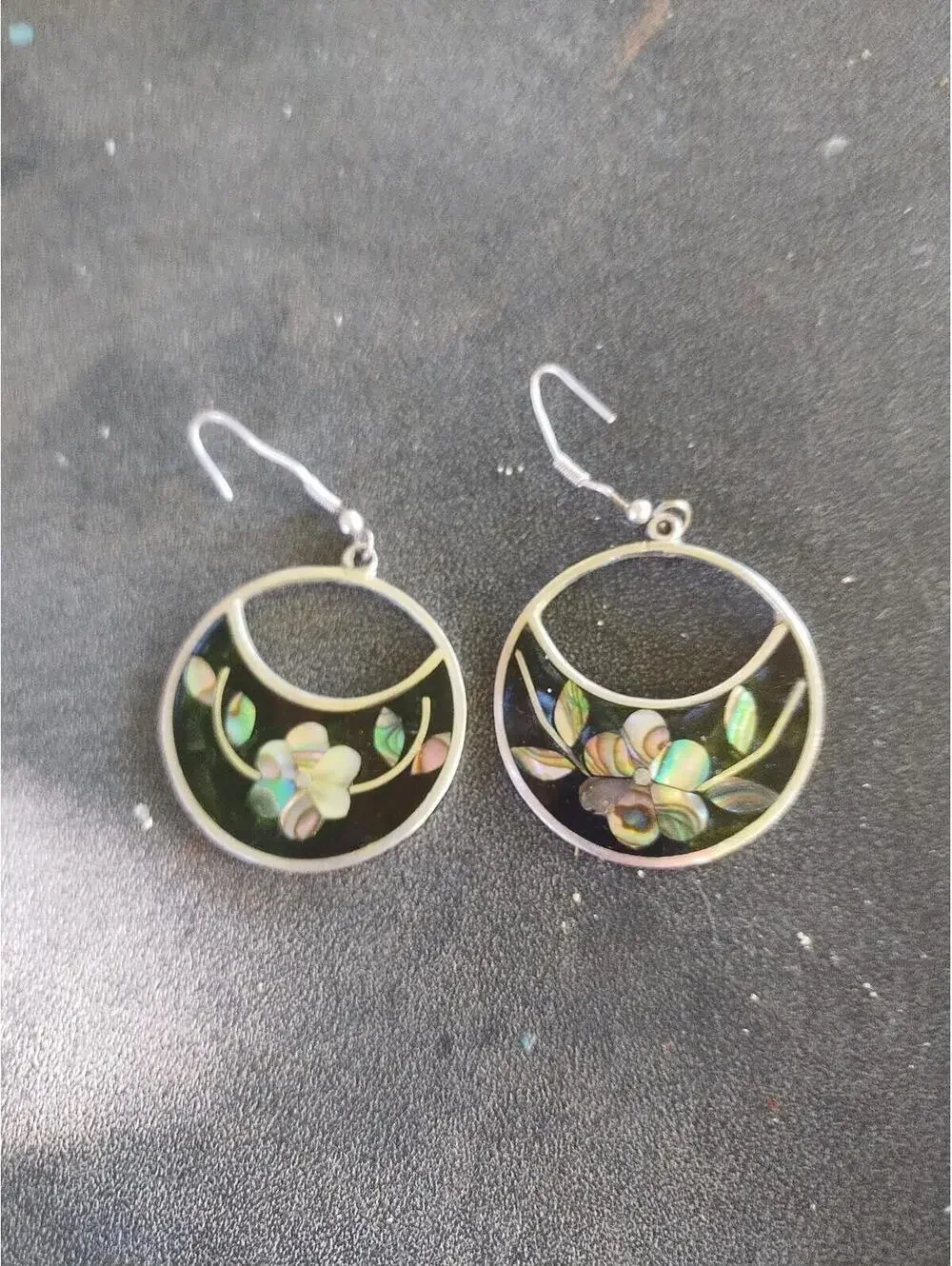 Alpaca Mexico Silver And Mother Of Pearl‎ Flower Earrings 1.5